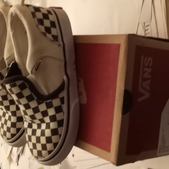 Vans - Picture 2 of 4